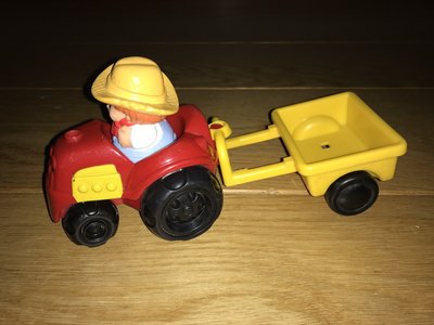 Fisher-Price Little People rode tractor/trekker met geel aanhangwagentje