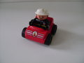 Kleine-rode-brandweerautootje-met-brandweerman