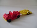 Rode-brandweerwagen-met-gele-aanhangwagen