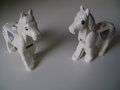 Wit-paard-met-beweegbare-kop-en-zilverkleurige-afdruk-van-zadel-en-hartjes-(b-keuze)