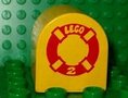 Geel afgerond blokje met reddingsboei met "Lego 2" met ronde bovenkant (B-keuze)