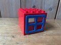 4 x 4-nops rood raamblok met donkerblauw deurtje