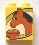 2-nops geel steentje met afbeelding van een paard met voer